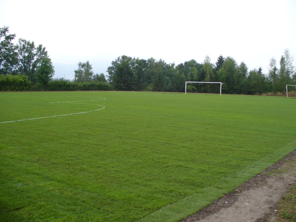 Založení fotbalového hřiště travními koberci